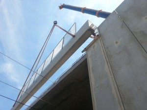 Galleria artificiale con travi PAC tipo MID in cemento armato preteso (precompresso)