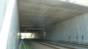 Galleria artificiale con travi PAC tipo MID in cemento armato preteso (precompresso)